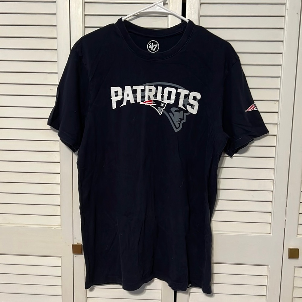 10/$10 - 
Patriots Tshirt - Size L